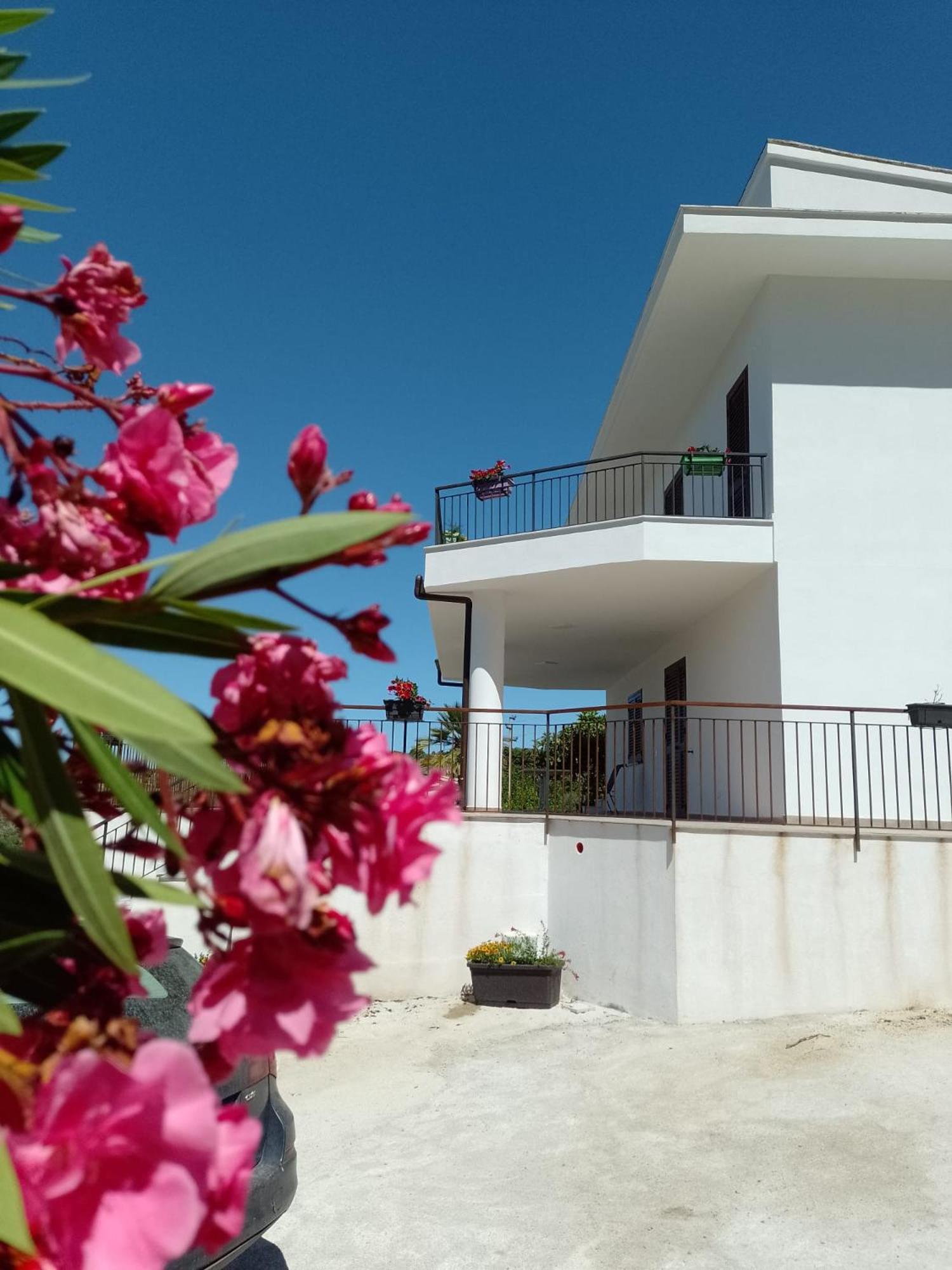 Granatelli Holiday Home Altavilla Milicia Exterior foto